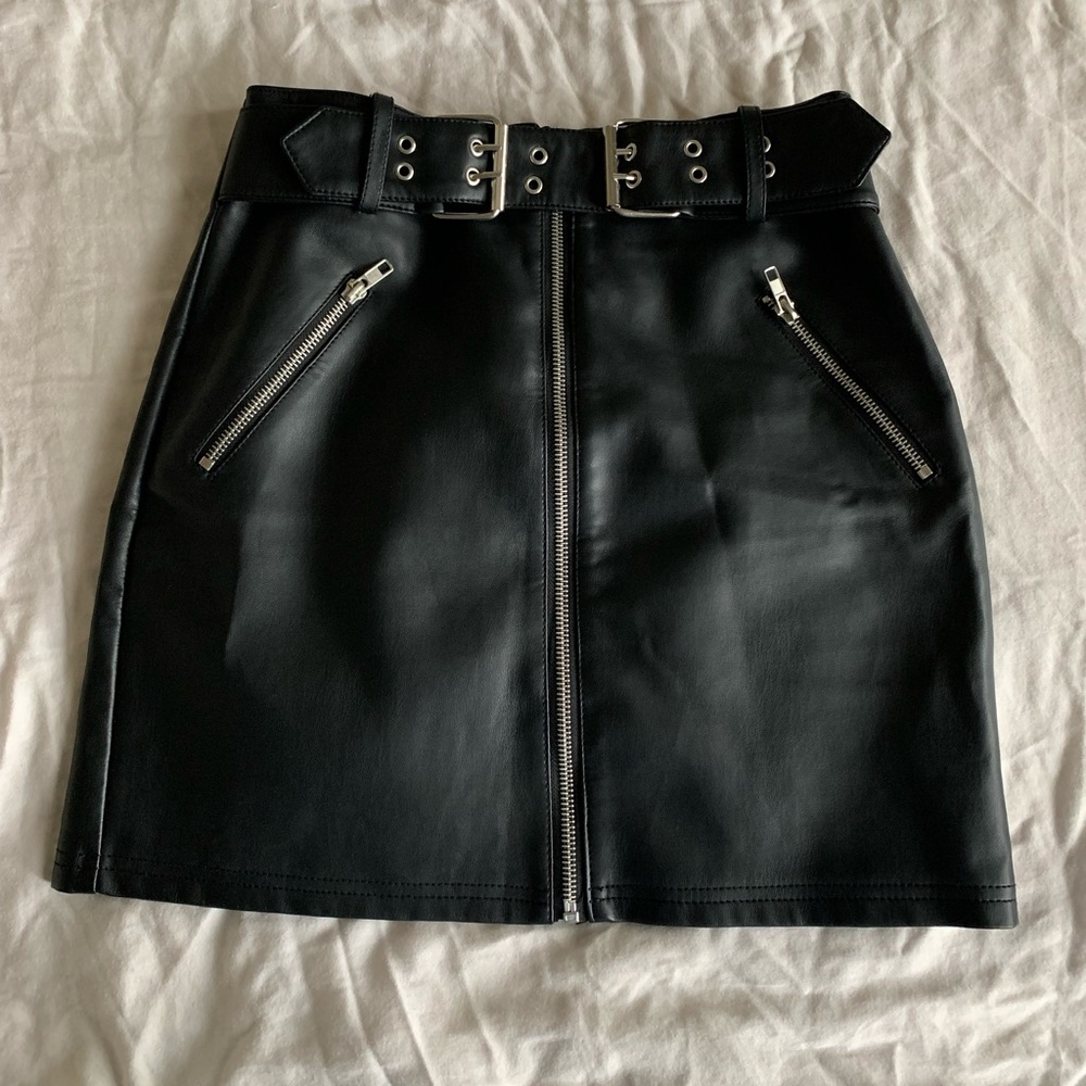 BLACK LEATHER SKIRT